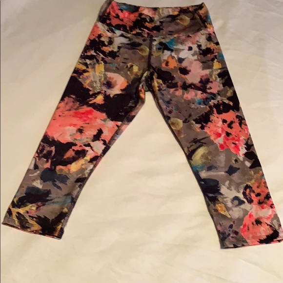 Flower workout pants! - Picture 2 of 2